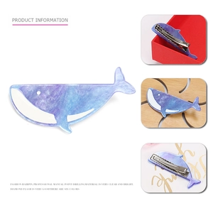 Pince à cheveux dauphin en acrylique violet marbré avec paillettes et clip en métal