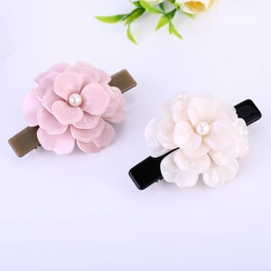 Ensemble élégant de barrettes fleurs camélia en acétate rose et blanc avec perles