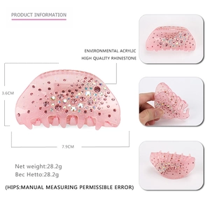 Pinza per capelli in acrilico con strass rosa vista da varie angolazioni e dimensioni