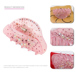 Pinza per capelli rosa con strass di cristallo e finitura in resina traslucida