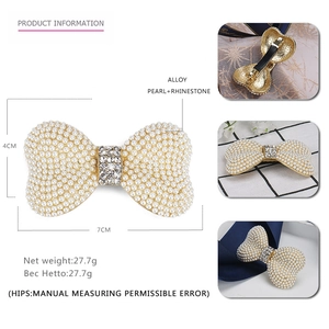 Barrette à cheveux avec perles et strass brillants et design élégant de nœud