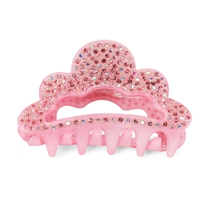 Détail de la pince à cheveux rose en forme de vague avec des strass étincelants