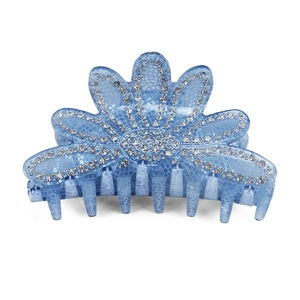 Pinza per capelli a loto blu chiaro in acrilico con strass su sfondo bianco