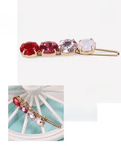 Detail view of crystal spring hair clip showing dimensions 0.8x5.2cm and 3.7g weight