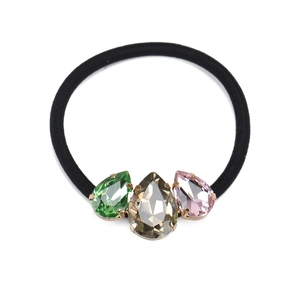 Élastique à cheveux orné de trois cristaux en forme de goutte d'eau vert, or et rose
