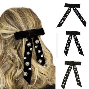 Barrettes à cheveux élégantes en velours avec perles et strass sur rubans longs