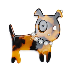 Detail einer Acetat-Haarklammer in Hundeform mit Perlenkette und funkelndem Strassauge