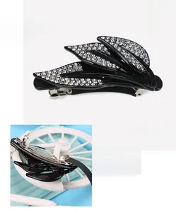 Detailed macro view of the 4x9cm leaf-shaped acetate hair clip with crystal rhinestones