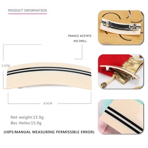 Barrette à cheveux rectangulaire en acétate crème avec rayures noires et pince à ressort
