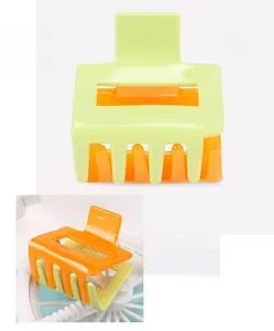 Detail of 4.5x5cm bicolor acetate hair claw clip in lime green and orange finish