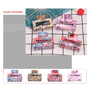 Pince à cheveux rectangulaire en acétate avec motif marbré et design creux pour femme
