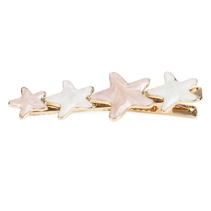 Détail de la pince à cheveux étoile de mer avec glaçure nacrée rose et blanche sur alliage