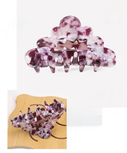 Detailed view of violet acetate claw clip with marble texture and dimensions 9.1cm