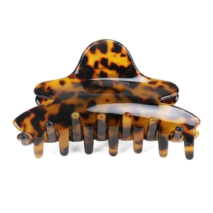 Detail view of smooth leopard pattern hair claw made of high-quality acetate fiber