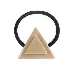Detail of beige geometric triangle acetate hair tie with elastic black rope band