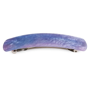Vista dettagliata della trama marmorizzata blu-viola e dei glitter sulla clip per capelli