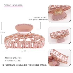 Pince à cheveux élégante en acétate de cellulose rose avec strass et design creux