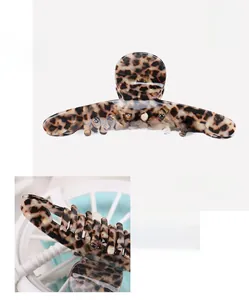 Macro detail of the leopard print cellulose acetate shark hair clip sized 12.0x4.8cm