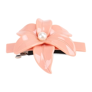 Fermaglio per capelli a camelia rosa in acetato con perla centrale e molla in metallo