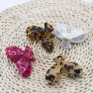 Set mit 4 eleganten Haarklammern aus Acetat in Schildpatt-, Blumen- und Leopardenmustern