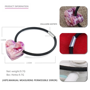 Élastique à cheveux avec cœur en acétate de cellulose marbré violet et clip en métal
