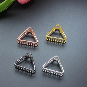 Pince à Cheveux Triangle en Alliage Minimaliste Pince à Cheveux en Métal Creux Géométrique pour Femmes Accessoires de Coiffure Quotidiens