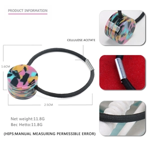 Elastic hair tie with cylindrical multicolor cellulose acetate pendant and silver metal joint