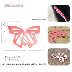 Pince à cheveux papillon en acétate rose avec motif géométrique et dimensions