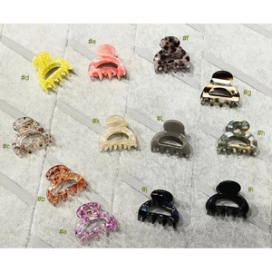 Set de 12 mini pinces à cheveux en acétate avec motifs marbrés et écaille de tortue