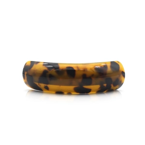 Minimalist leopard print tortoiseshell hair clip with polished U-shaped design and metal spring