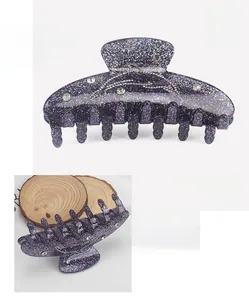 Détail d'une grande pince à cheveux dauphin violet pailleté avec strass et dimensions