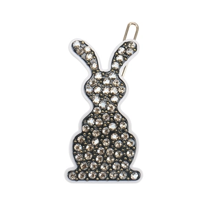 Détail de la barrette lapin avec strass champagne et pince en métal doré brillant