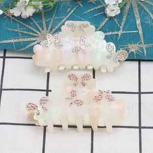 Lot de deux pinces à cheveux papillon en acétate avec fini nacré et strass brillants