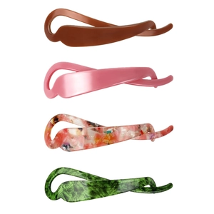 Lot de quatre barrettes bananes en acétate au design minimaliste et motifs marbrés