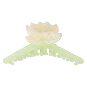 Détail de la pince à cheveux en forme de lotus avec dégradé et texture lisse élégante