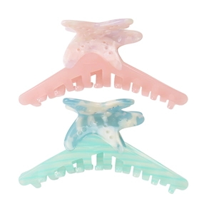 Detailansicht großer Seestern-Haarklammern in Pastellrosa und Minzgrün aus Acetat