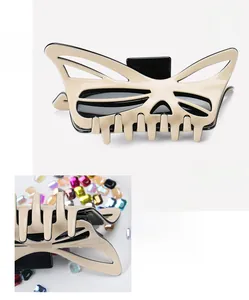 Detail of large acetate butterfly hair claw clip showing size dimensions and weight parameters