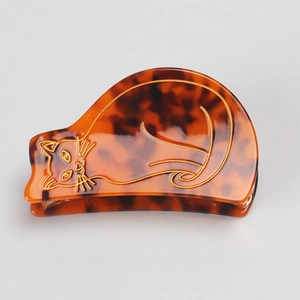 Détails de la pince à cheveux chat en acétate avec lignes dorées et motif écaille de tortue