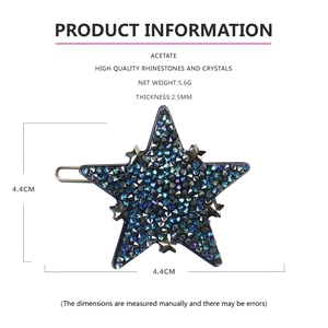 Gros plan sur la barrette étoile avec strass bleus et acétate de taille 4,4 cm