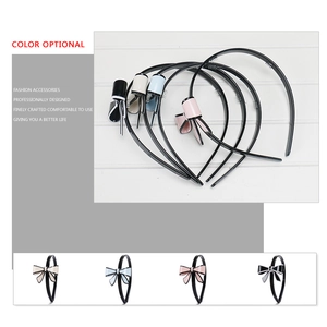 Elegante cerchietto con fiocco in acetato in quattro colori con finitura lucida e stile