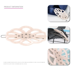 Detail of pink acetate hollow hair clip with manual point drilling rhinestones