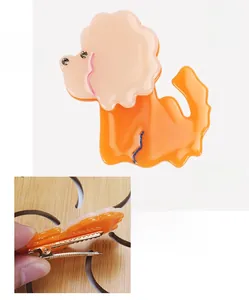 Vue détaillée de la pince à cheveux caniche en acétate avec dimensions et poids de 9,3 g
