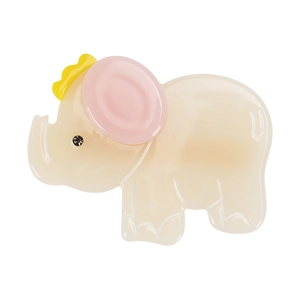 Détail d'une pince à cheveux en acétate avec un éléphant crème et des accents roses et jaunes