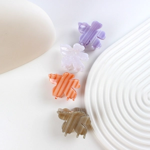 Blumen-Haarklammern aus Acetat in Violett, Weiß, Orange und Braun mit Streifenmuster