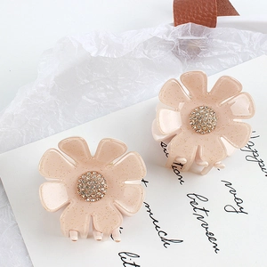 Set aus zwei Glitzer-Acetat-Blumenhaarklammern mit Kristallmitte in Pfirsichfarbe
