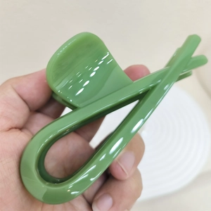 Detail view of large avocado green cross-hair claw clip with premium resin finish