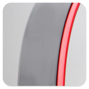 Détail macro d'un serre-tête en acétate gris foncé de qualité avec ligne rouge vive