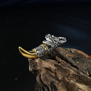 Vintage Drachenkopf Wolfszahn Anhänger Halskette aus Edelstahl in Silber und Gold Bi-Color