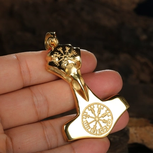 Pendentif marteau de Thor Mjölnir viking doré avec gravure boussole Vegvísir sur bois