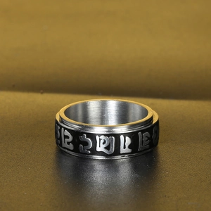 Men's rotatable spinner ring in stainless steel with black mantra relief design